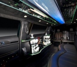 Lincoln-Mkt-Stretch-Interior